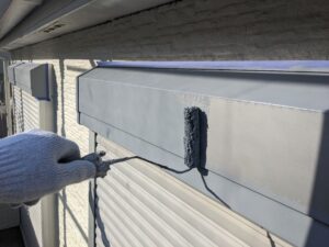 【海老名市 I様邸】本日の作業報告鉄部の錆止め・中塗り、付帯部下塗りを実施しました!