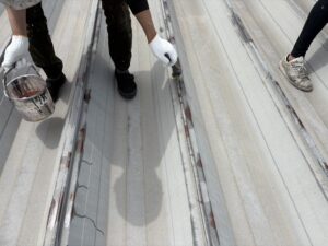 千葉県白井市 工場 屋根塗装工事（下地処理・下塗り）