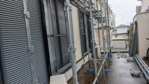 秦野市アパート塗装工事 足場着工