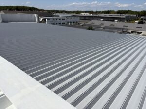千葉県白井市 工場 屋根塗装工事（見直し・下塗り作業）