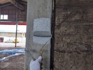 茨城県の工場にて鉄骨塗装・中塗り、上塗り作業を進めています